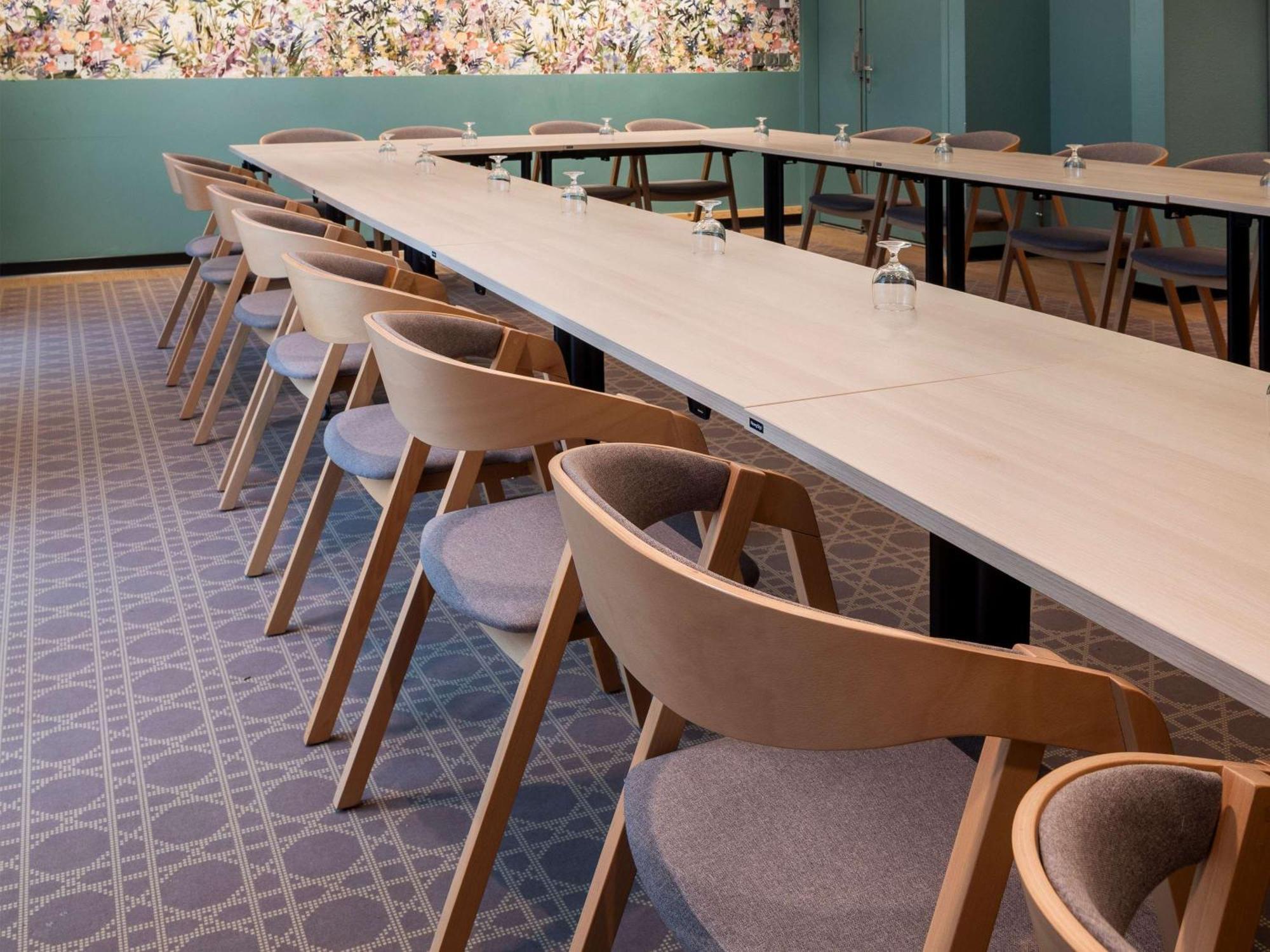 Ibis Styles Centre Bretagne Hotel 3*